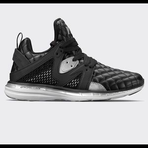 APL’s Women’s Ascend Quilted Black